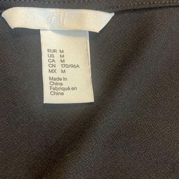 H & M Black Wrap front, peplum Top, Lpng Sleeve, V neck, Medium - Picture 5 of 9